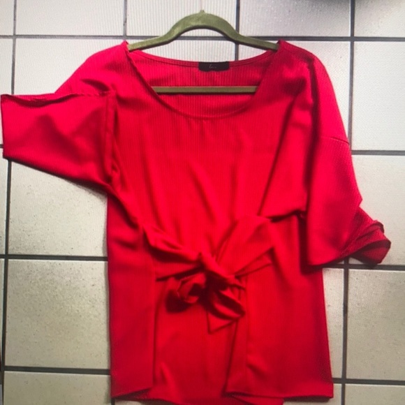 Red top - Picture 2 of 4